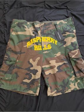 Raspberry hills shorts